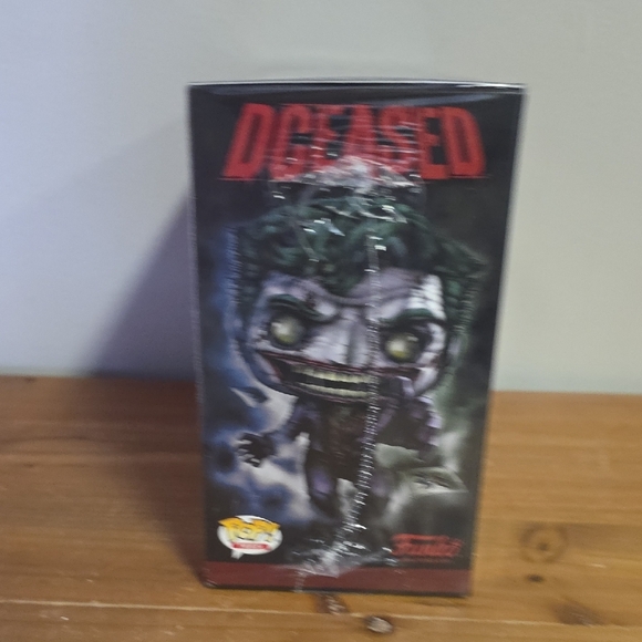 Funko DCeased Pop Tee and Figure Set - Black and Yellow JOKER - Picture 4 of 7